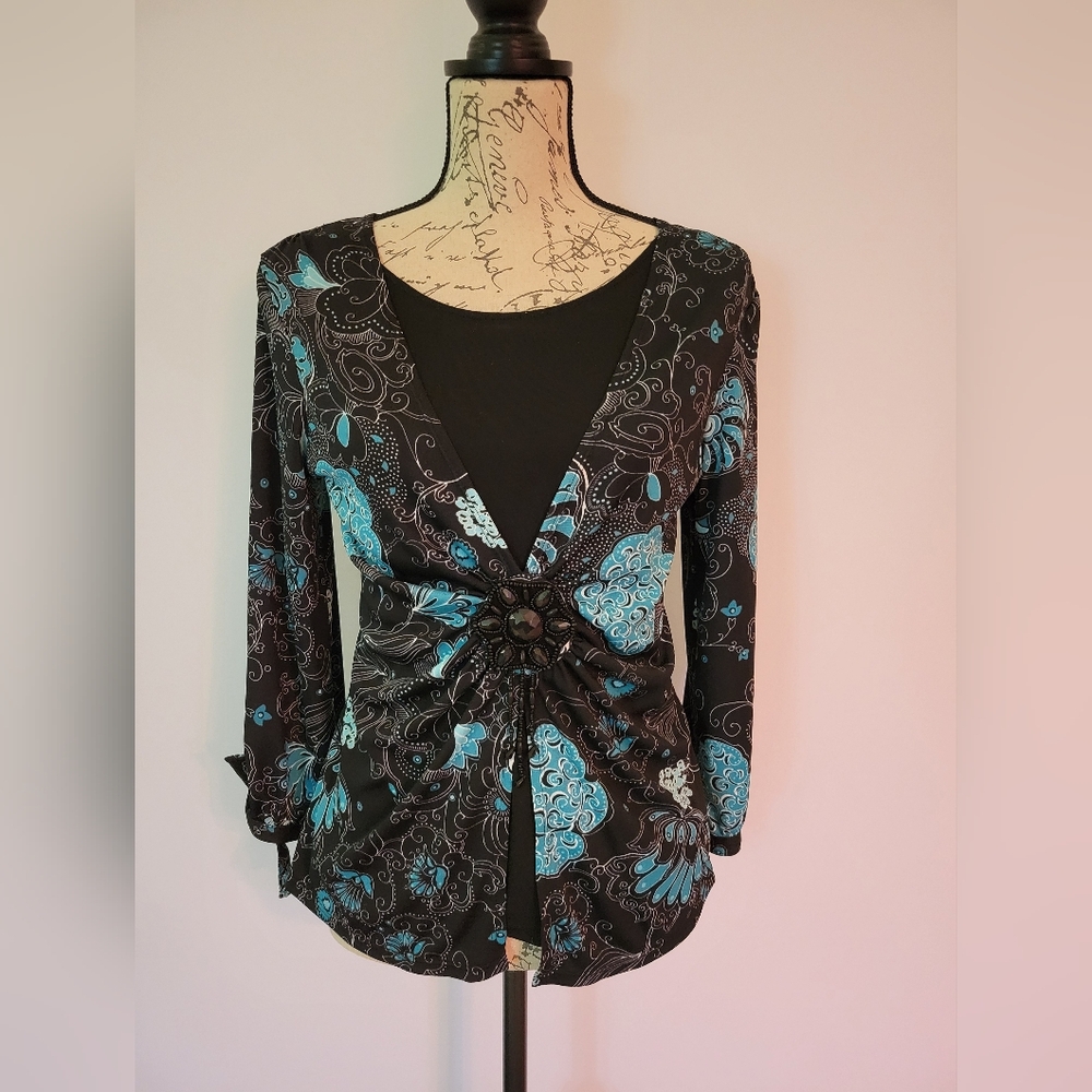 Clothing co. by notations y2k 3/4 sleeve top with beaded detail and wrist tie